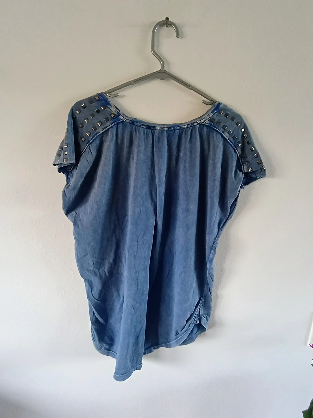 Rock & Republic Blue Studded Shoulder Chambray Style Cotton Top Large - Picture 4 of 6